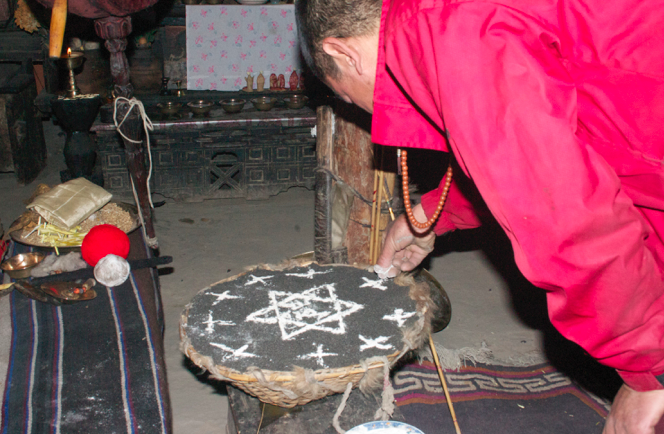 05 Star on black sand basket.jpg